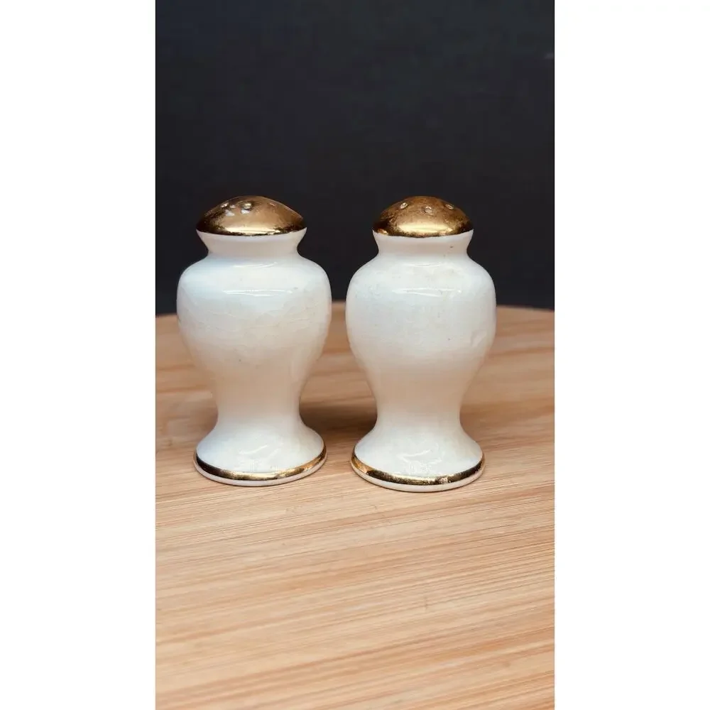 Vintage George Washington Portrait Salt & Pepper Shakers Gold Trim Ceramic